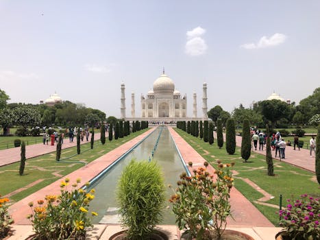 A Royal Gaze from The Oberoi Amarvilas, Agra