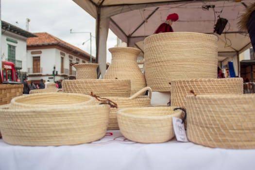 Hotels Hosting Handicraft Market Experiences